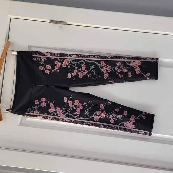 Evolution and Creation Pants - Evolution and Creation gray pink floral print workout/yoga capri legging!